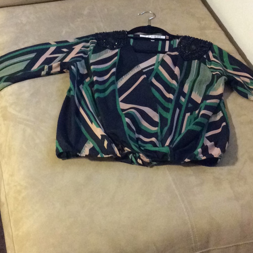 COLLECTIVE CONCEPTS PULLOVER TOP